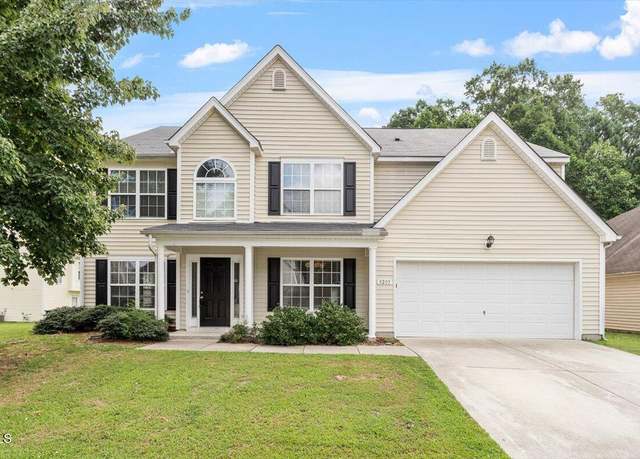 Property at 3205 Vallejo Trl, Raleigh, NC 27610, 5 beds, 3.5 baths