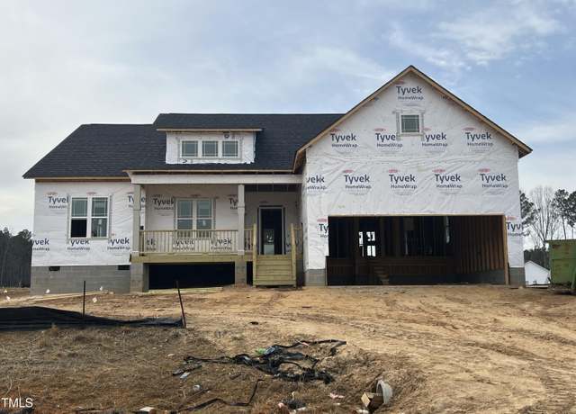 Property at 18 Golden View Pl, Zebulon, NC 27597, 3 beds, 2.5 baths