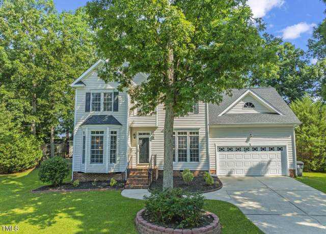 Property at 208 Holly Green Ln, Holly Springs, NC 27540, 4 beds, 2.5 baths