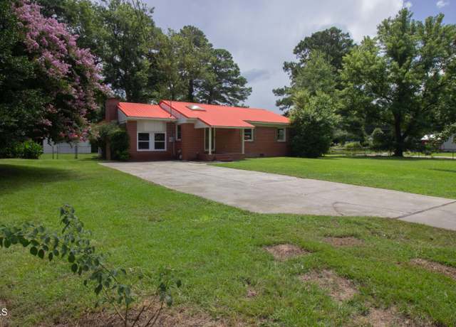 Property at 887 Seventy First School Rd, Fayetteville, NC 28314, 4 beds, 3 baths