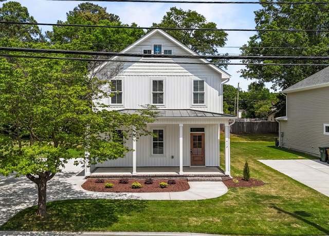 Property at 412 W Stallings St, Clayton, NC 27520, 3 beds, 2.5 baths