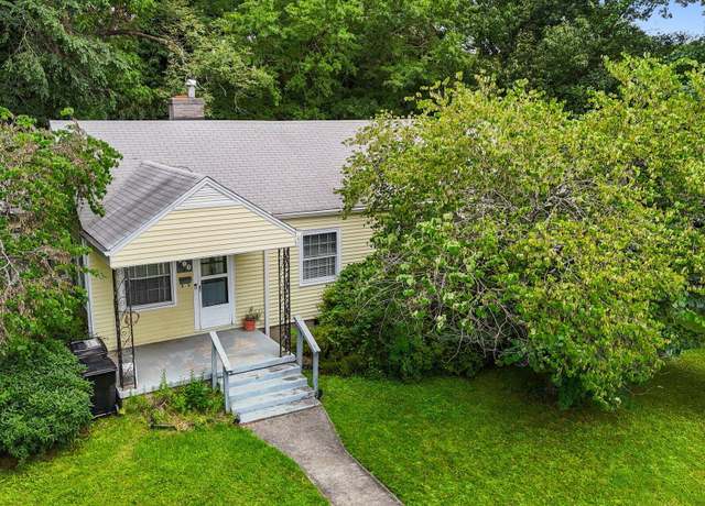 Property at 212 Plum St, Burlington, NC 27215, 3 beds, 1 bath
