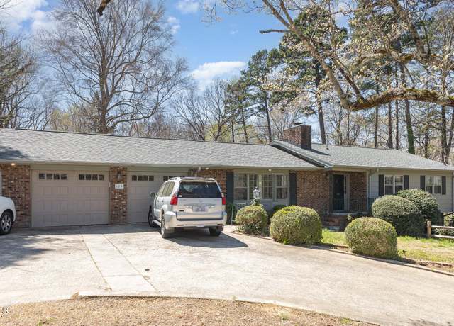 Property at 105 Elizabeth St, Chapel Hill, NC 27514, 6 beds, 4.5 baths