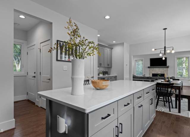 Property at 727 Martin Luther King Jr Blvd Blvd, Raleigh, NC 27601, 3 beds, 2.5 baths