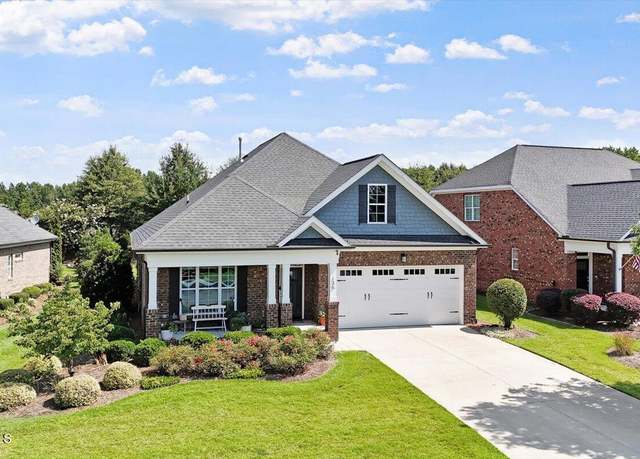 Property at 136 Moss Creek Pl, Fuquay Varina, NC 27526, 4 beds, 3 baths