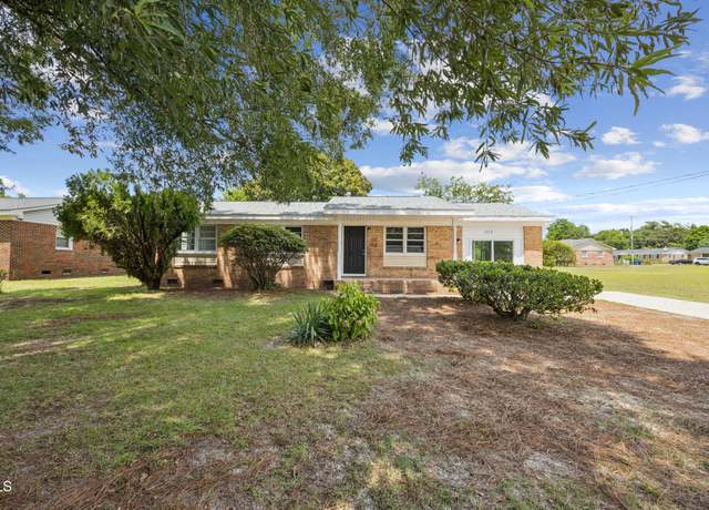 Property at 1028 Crayton Cir, Fayetteville, NC 28314, 3 beds, 1.5 baths