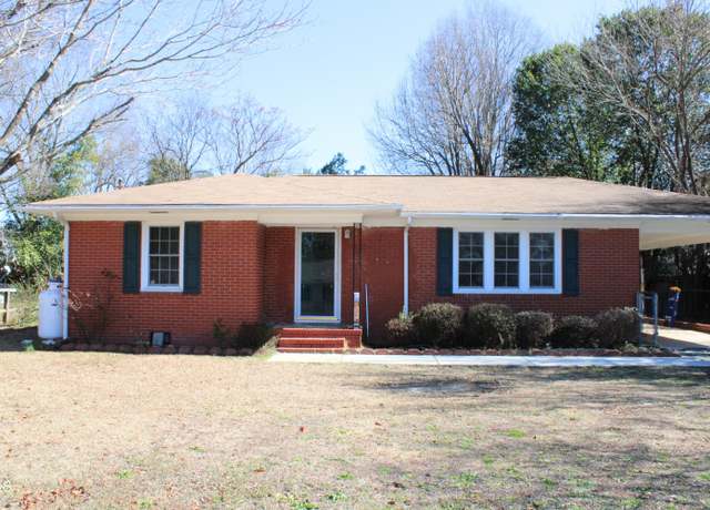 Property at 207 Faison Ave, Fayetteville, NC 28304, 3 beds, 1 bath