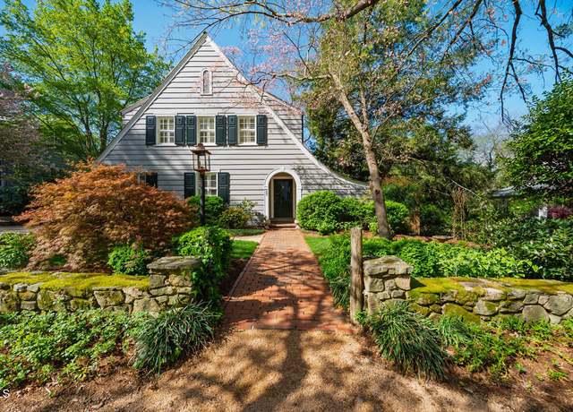 Property at 205 N Boundary St, Chapel Hill, NC 27514, 3 beds, 3.5 baths