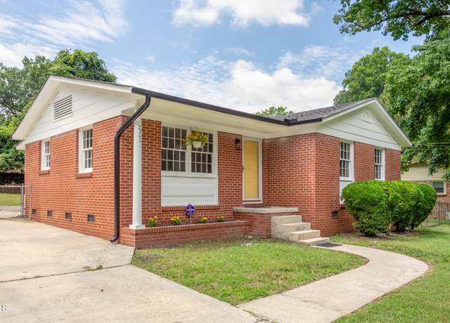 Property at 2302 Bywood Rd, Greensboro, NC 27405, 3 beds, 1 bath