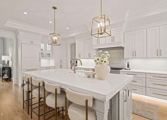 Property at 5308 Montclair Dr, Raleigh, NC 27609, 6 beds, 4.5 baths