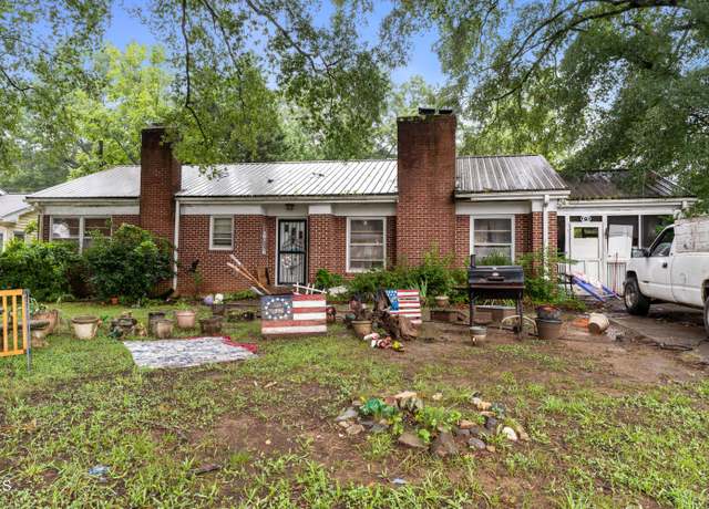 Property at 425 Roberts St, Salisbury, NC 28144, 3 beds, 2 baths