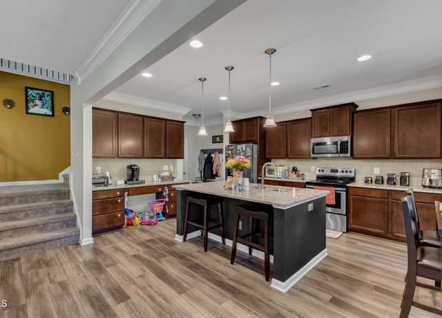 Property at 106 Neuse Bluff Cir, Clayton, NC 27527, 5 beds, 3.5 baths
