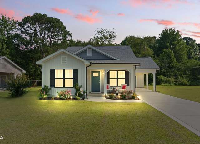 Property at 221 Moon Cir, Dunn, NC 28334, 3 beds, 2 baths
