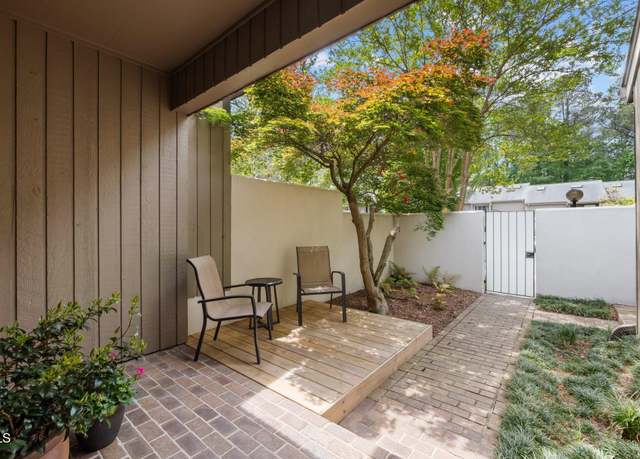 Property at 3 Waltham Pl, Chapel Hill, NC 27517, 3 beds, 2.5 baths