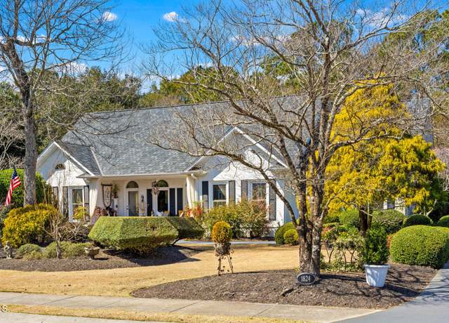 Property at 1824 Pembroke Jones Dr, Wilmington, NC 28405, 3 beds, 2.5 baths