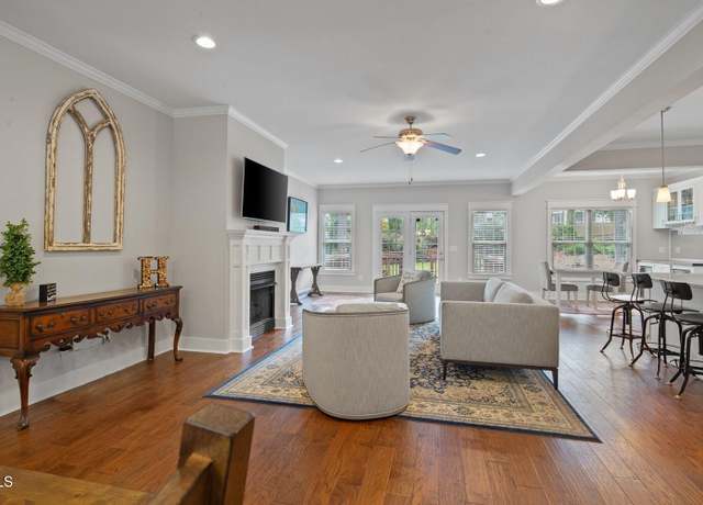 Property at 102 Tar Kiln Pl, Southern Pines, NC 28387, 5 beds, 4 baths