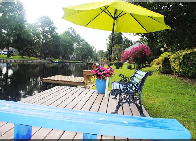Property at 25 Quarterdeck Townes, New Bern, NC 28562, 2 beds, 2.5 baths