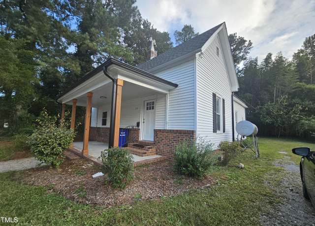 Property at 310 E Woodall St, Smithfield, NC 27577, 3 beds, 2 baths