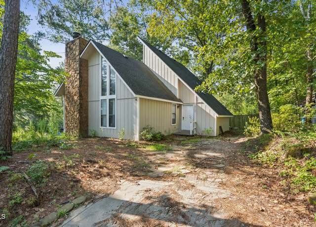 Property at 5725 Water Edge Dr, Fayetteville, NC 28314, 3 beds, 3 baths