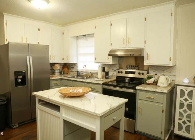 Property at 513 Orange St, Oxford, NC 27565, 3 beds, 1 bath