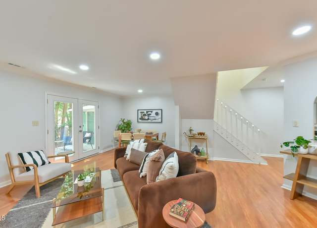 Property at 137 Berry Patch Ln, Chapel Hill, NC 27514, 3 beds, 2.5 baths
