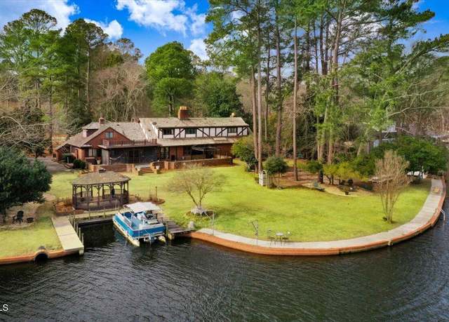 Property at 607 Lake Shore Dr, Goldsboro, NC 27534, 6 beds, 5.5 baths