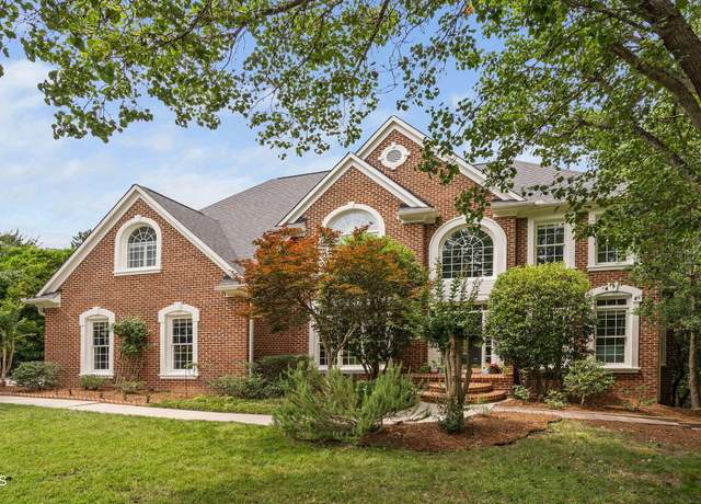 Property at 409 Englewood Dr, Chapel Hill, NC 27514, 5 beds, 4.5 baths