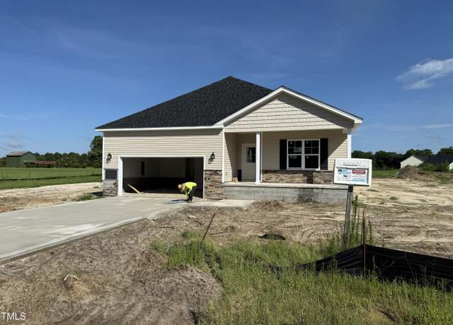 Property at 136 Tuskeegee Dr, Smithfield, NC 27577, 3 beds, 2.5 baths