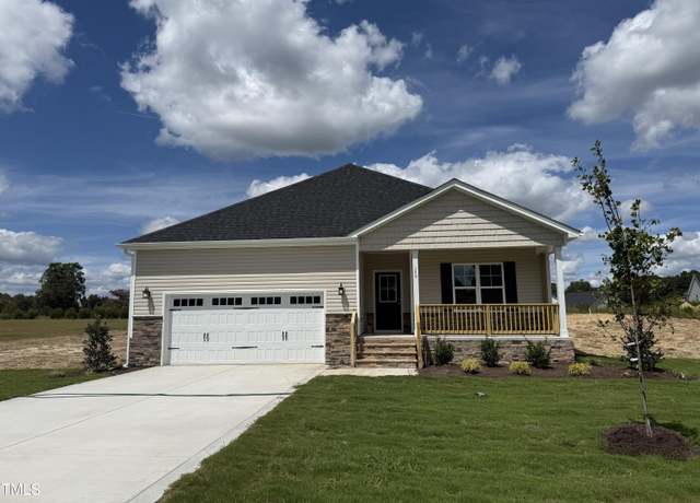 Property at 136 Tuskeegee Dr, Smithfield, NC 27577, 3 beds, 2.5 baths