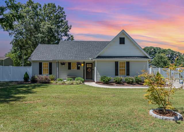 Property at 501 Somerset Dr, Zebulon, NC 27597, 3 beds, 2 baths