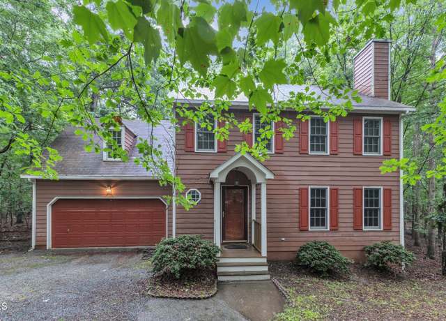 Property at 105 Trailwood Ct, Chapel Hill, NC 27516, 3 beds, 2.5 baths