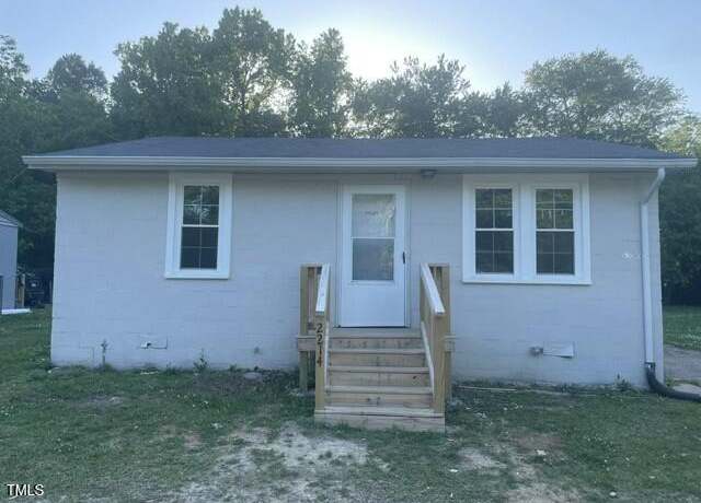 Property at 2214 Banks Ln E, Wilson, NC 27893, 2 beds, 1 bath