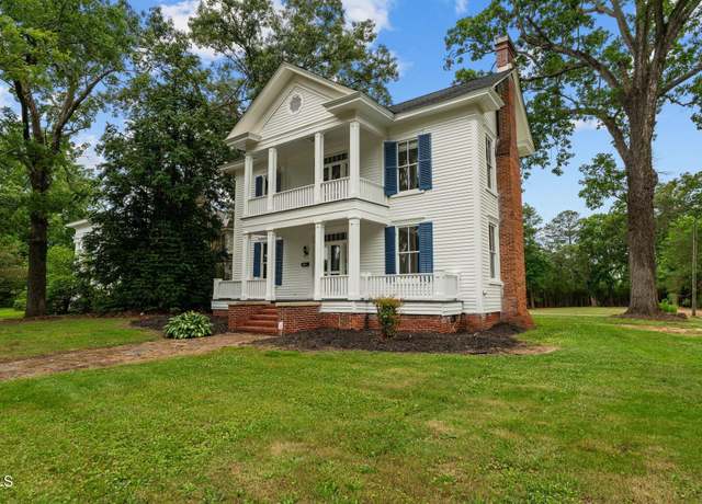 Property at 309 Hawkins Ave, Sanford, NC 27330, 2 beds, 2.5 baths