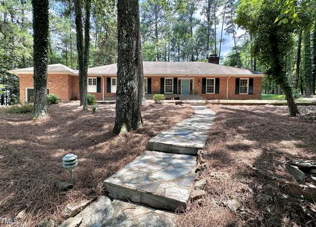 Property at 207 Wood Cir, Chapel Hill, NC 27514, 2 beds, 2.5 baths