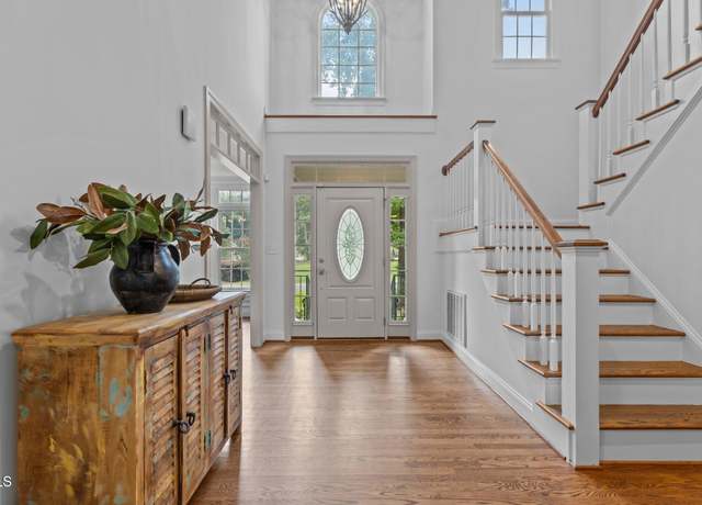 Property at 6104 Spicewood Dr, Fuquay Varina, NC 27526, 5 beds, 3 baths