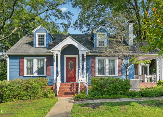 Property at 102 W Weatherspoon St, Sanford, NC 27330, 3 beds, 2 baths