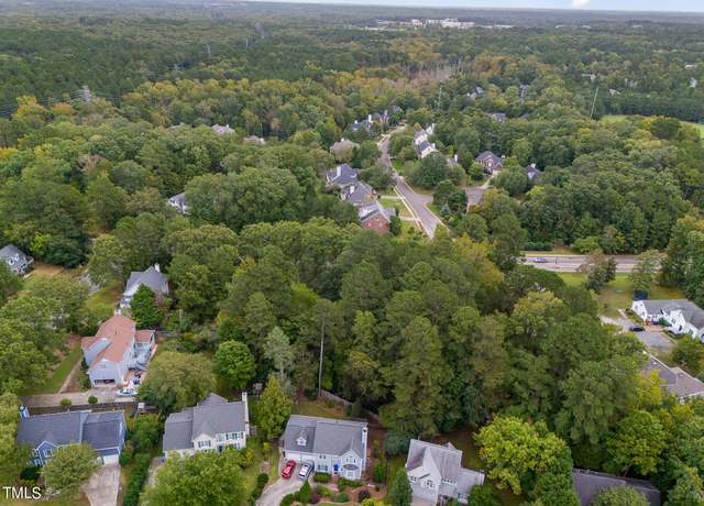 Property at 416 Englewood Dr, Chapel Hill, NC 27514, 4 beds, 4.5 baths
