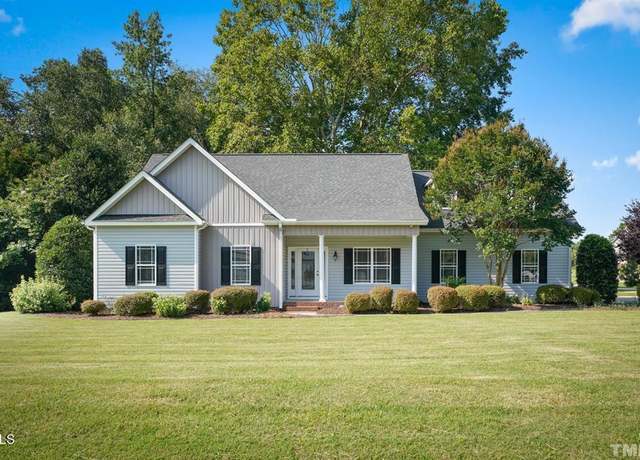 Property at 15 Meadow View Ct, Fuquay Varina, NC 27526, 4 beds, 3 baths