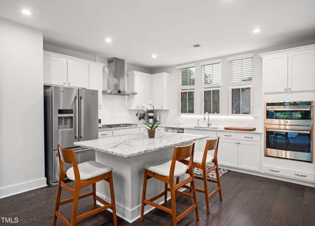 Property at 916 Waterside View Dr, Raleigh, NC 27606, 3 beds, 2.5 baths