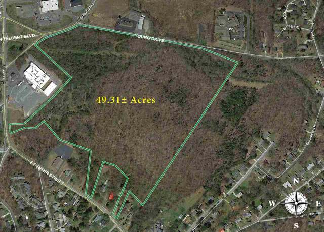 Property at 1014 E Center St, Lexington, NC 27292