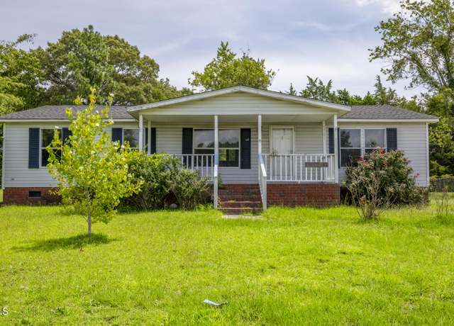 Property at 1701 Obannon Dr, Raeford, NC 28376, 3 beds, 2 baths