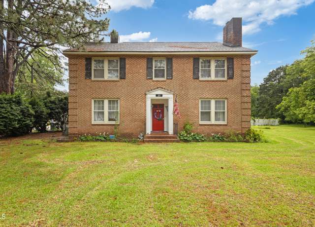 Property at 301 Harris Ave, Raeford, NC 28376, 5 beds, 3 baths