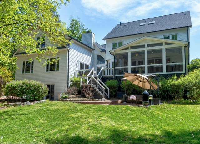 Property at 111 Finnway Ln, Cary, NC 27519, 5 beds, 5 baths