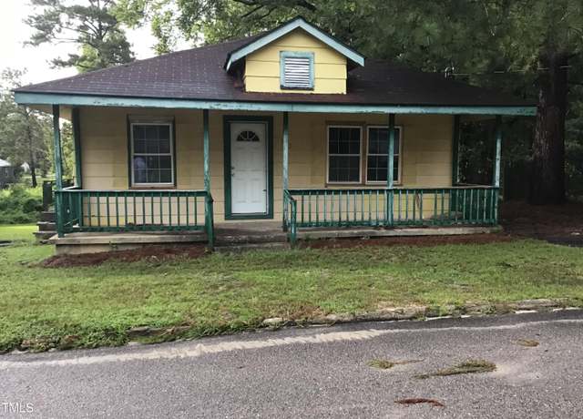 Property at 122 Lacock St, Spring Lake, NC 28390, 2 beds, 1 bath