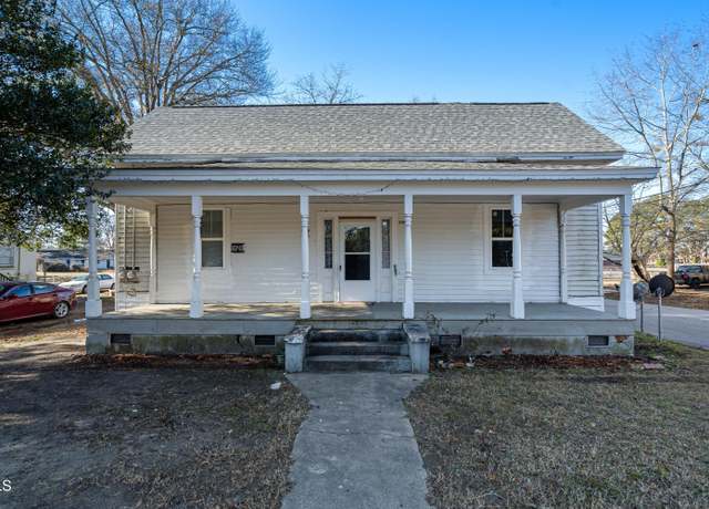Property at 300 Devane St, Clinton, NC 28328, 3 beds, 2 baths