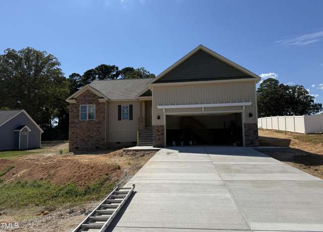 Property at 201 Tee Dr, Selma, NC 27576, 3 beds, 2.5 baths