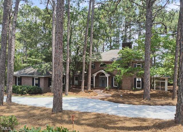 Property at 11 Abington Dr, Pinehurst, NC 28374, 4 beds, 3.5 baths