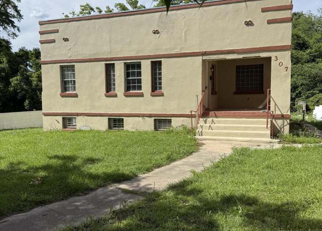 Property at 307 W Walnut St, Goldsboro, NC 27530, 2 beds, 2 baths