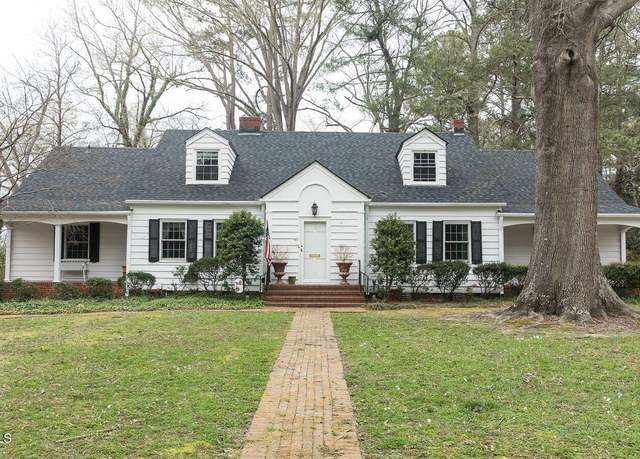 Property at 105 John St, Louisburg, NC 27549, 6 beds, 3 baths