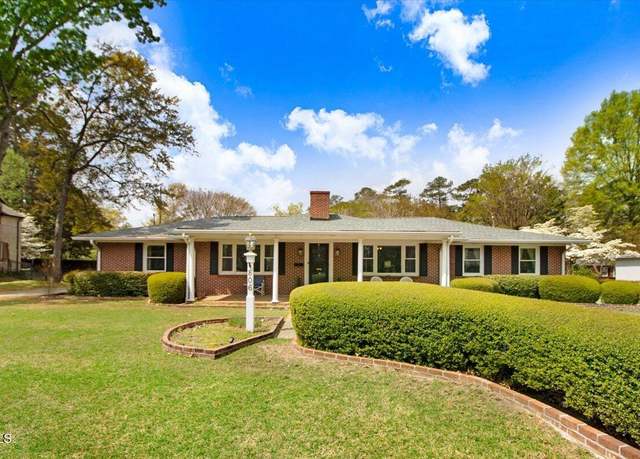 Property at 806 S Second St, Smithfield, NC 27577, 3 beds, 2.5 baths